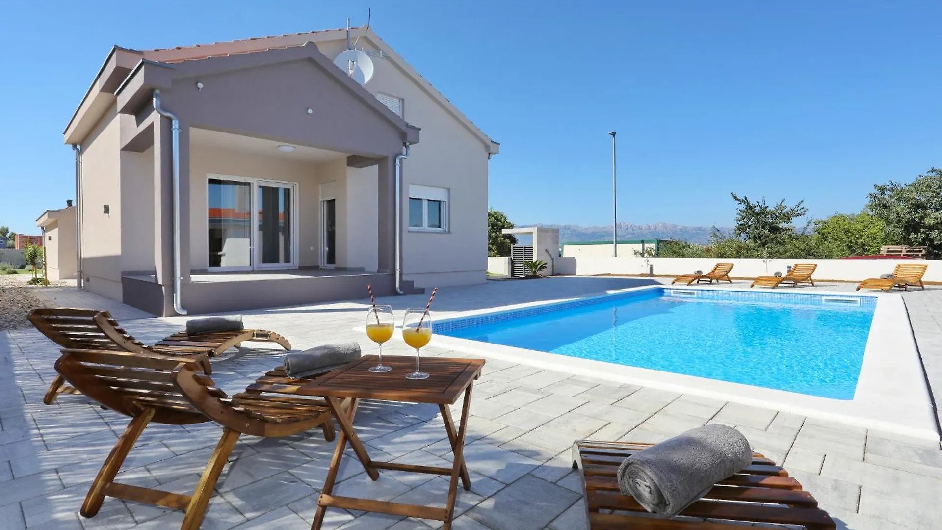 Holiday Home Fjaka With Swimming Pool Pridraga