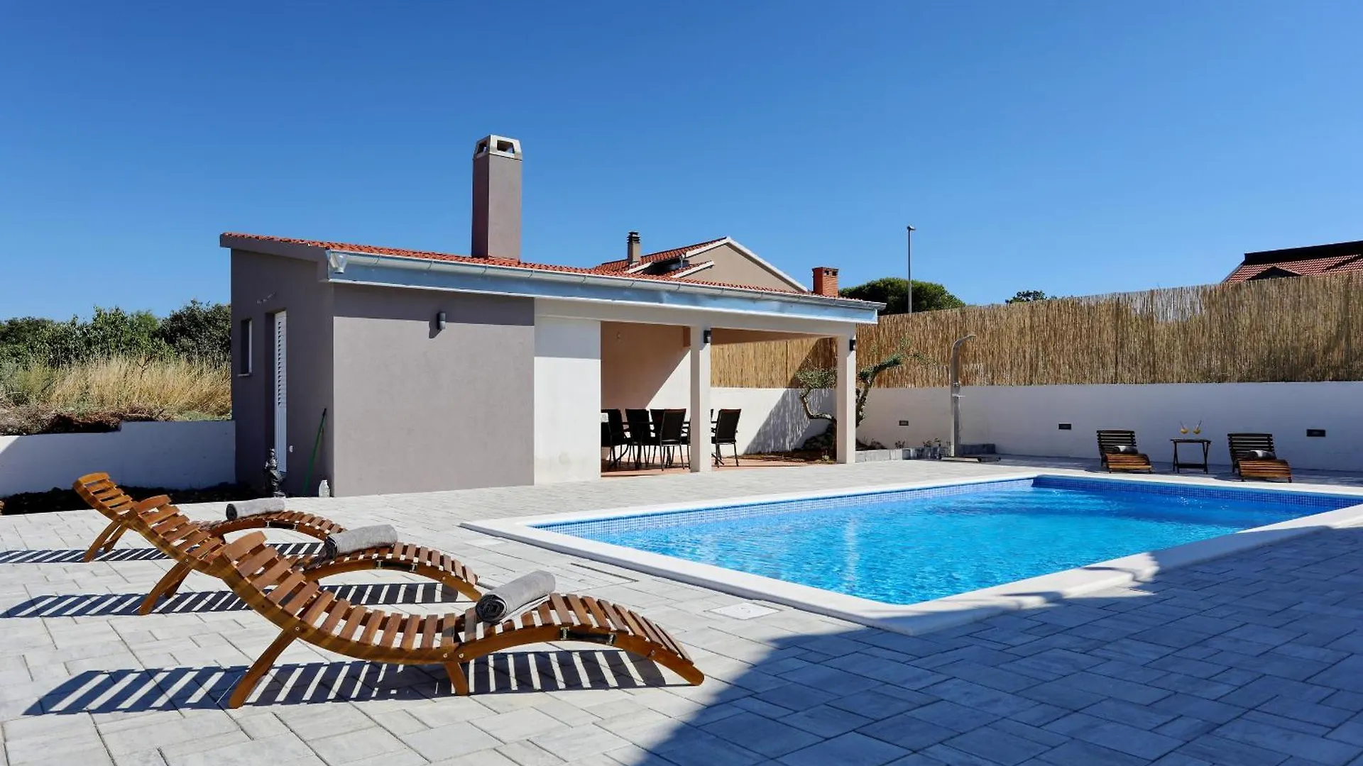 Holiday Home Fjaka With Swimming Pool Pridraga