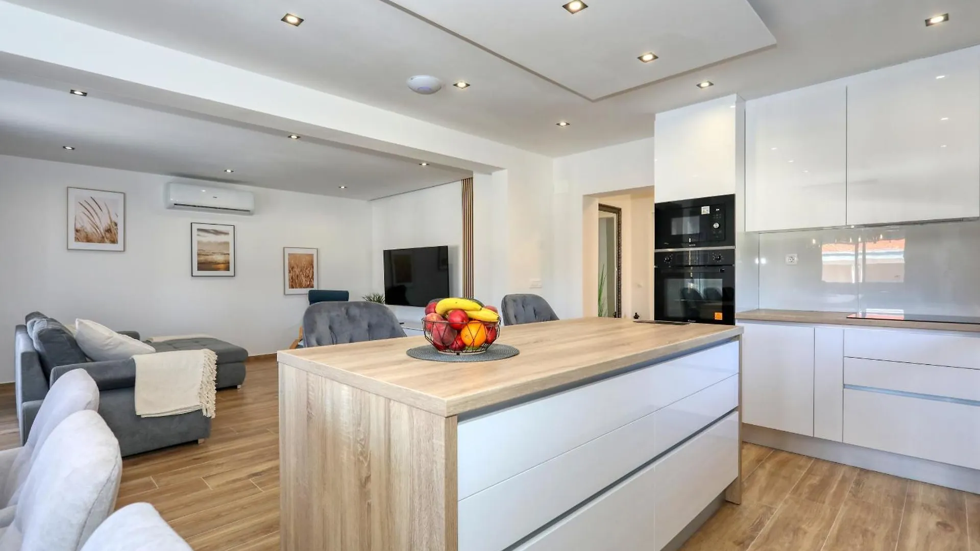 Holiday Home Fjaka With Swimming Pool Pridraga